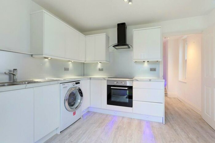 2 Bedroom Flat To Rent In Denmark Hill, London, SE5