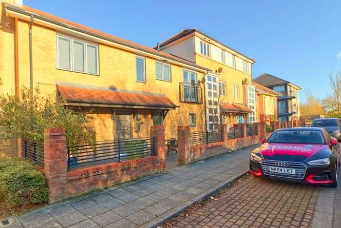 2 Bedroom Maisonette Flat To Rent In Broughton - Superb Couch House Maisonette, MK10