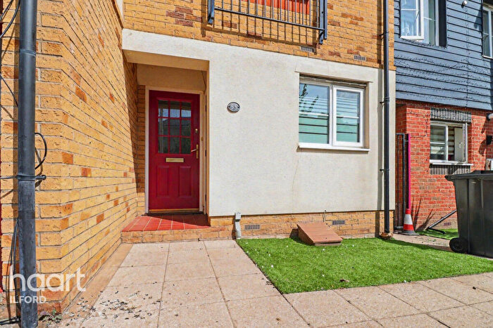 4 Bedroom Terraced House To Rent In Blackthorn Road, Ilford, IG1