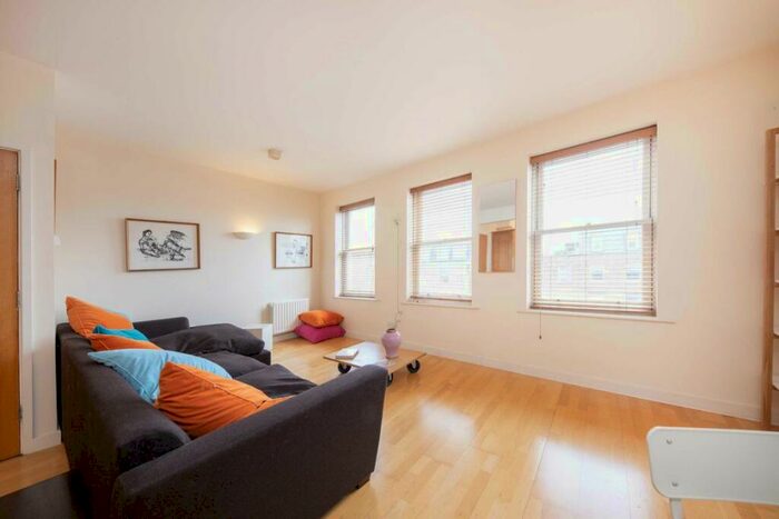 1 Bedroom Flat To Rent In Grafton Yard, Kentish Town, NW5