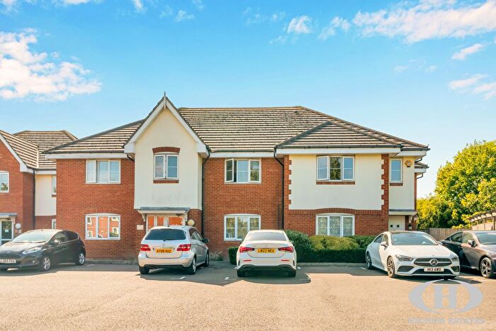 1 Bedroom Flat For Sale In Oxford Avenue, Hayes, UB3