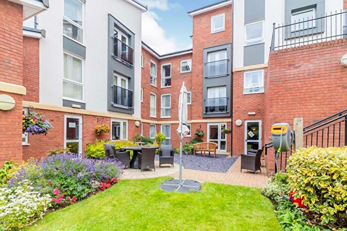1 Bedroom Apartment For Sale In Elliott Court, High Street North, Dunstable, LU6