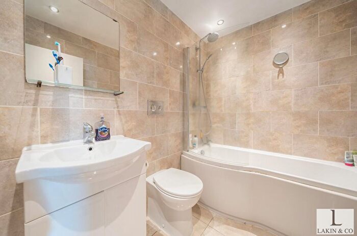 1 Bedroom Flat To Rent In Hetherington Way, Ickenham, Uxbridge, UB10