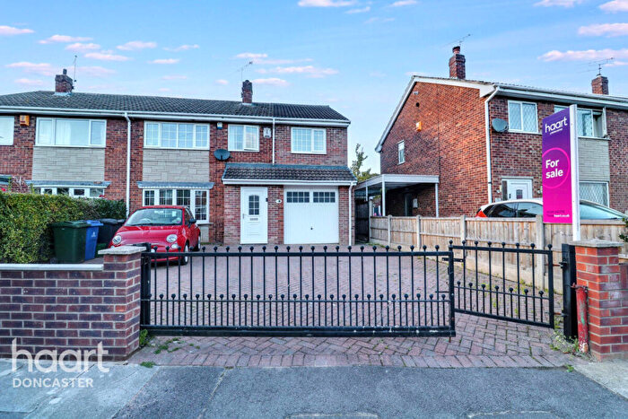 4 Bedroom Semi-Detached House For Sale In Hanbury Close, Balby, Doncaster, DN4