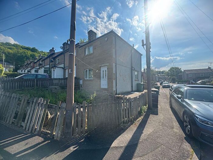 3 Bedroom End Of Terrace House To Rent In Manor Rise, Huddersfield, HD4