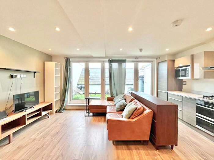 2 Bedroom Flat To Rent In Kingston Road, Raynes Park, SW20