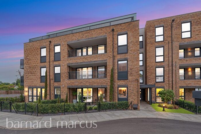 2 Bedroom Flat For Sale In Willowside House, Oaklands Park, Esher, KT10