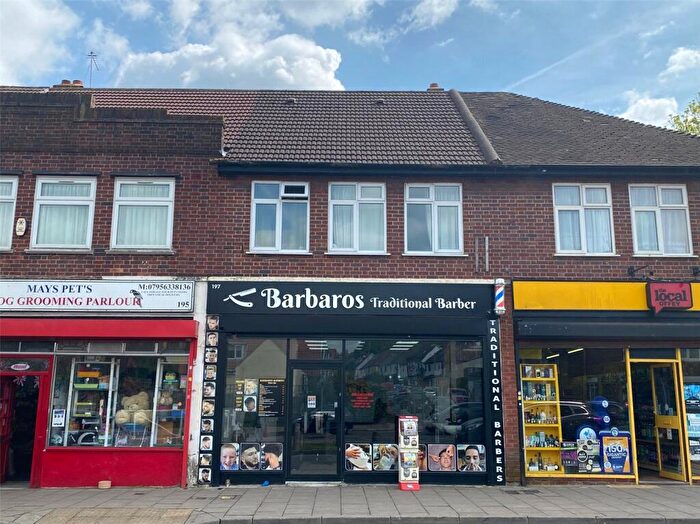 2 Bedroom Apartment For Sale In Mays Lane, Barnet, Hertfordshire, EN5