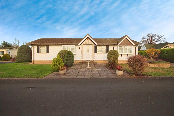 3 Bedroom Park Home For Sale In Harbury Lane, Heathcote, Warwick, CV34