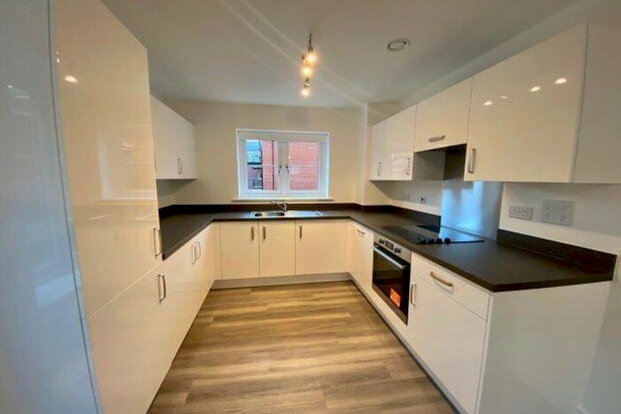 2 Bedroom Flat To Rent In Electric Close, Godalming, GU7