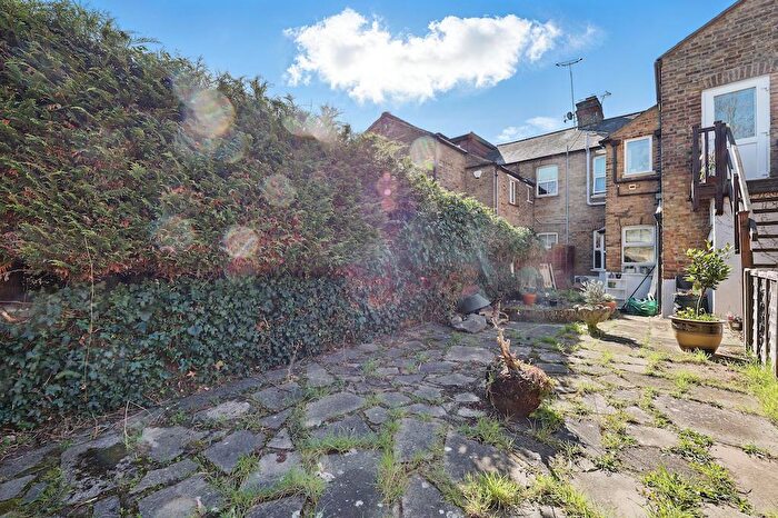 1 Bedroom Flat For Sale In Meadow Road, Loughton, IG10