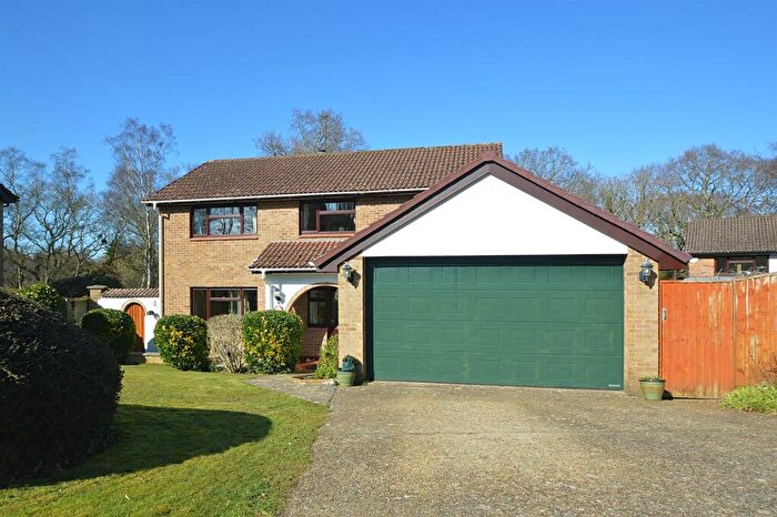 3 Bedroom Detached House For Sale In Large Mature Gardens * Alverstone Garden Village, PO36