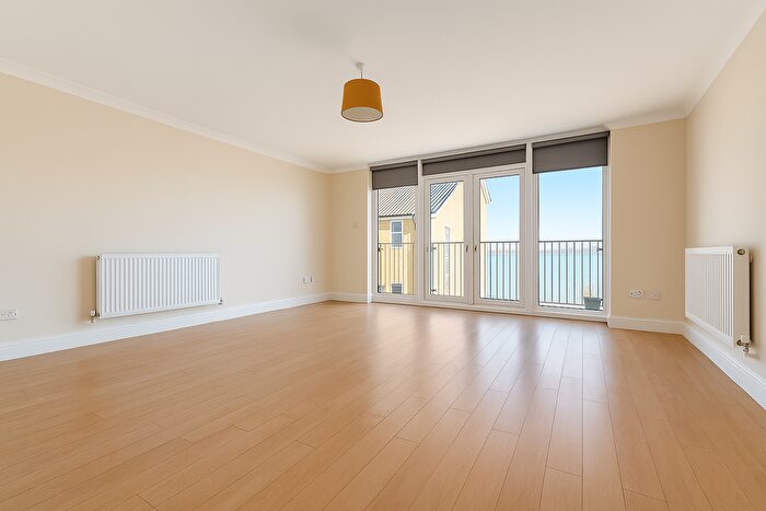 2 Bedroom Flat To Rent In Valetta Way, Rochester, ME1