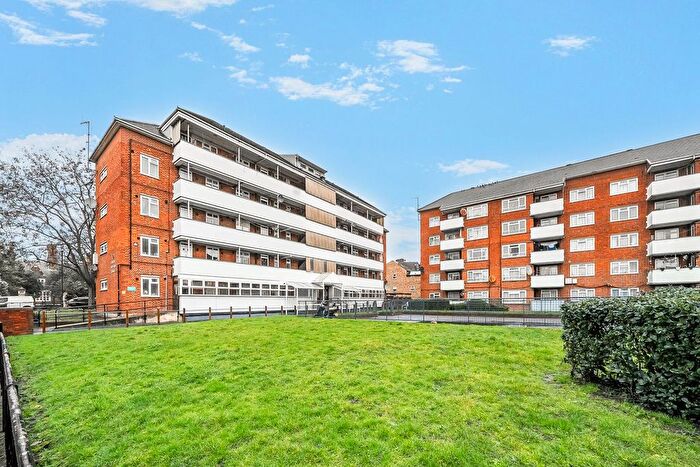 3 Bedroom Flat For Sale In Queen Adelaide Road, London, SE20