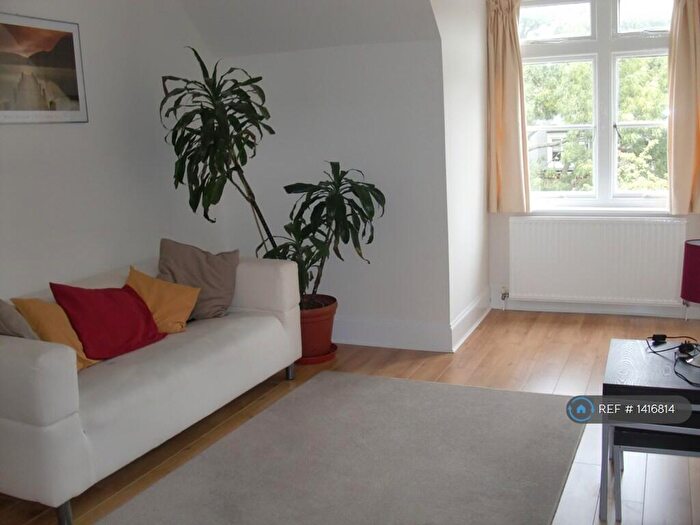 2 Bedroom Flat To Rent In West Hampstead London, London, NW6