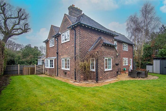 4 Bedroom Detached House For Sale In Half Acre Lane, Thelwall, Warrington, WA4