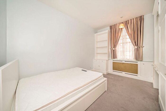 4 Bedroom Flat To Rent In Warwick Gardens, Holland Park, W14