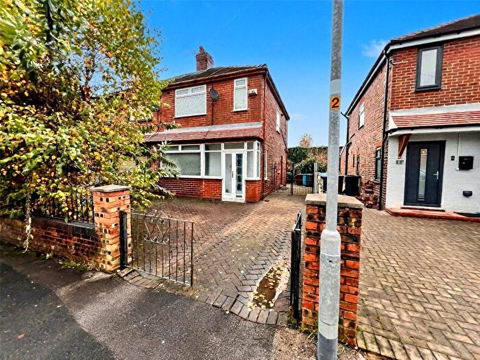 3 Bedroom Semi Detached House For Sale In Stott Road, Chadderton, Oldham, Greater Manchester, OL9