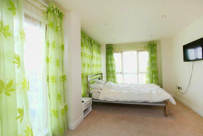 3 Bedroom Flat To Rent In Heritage Avenue, Colindale, London, NW9