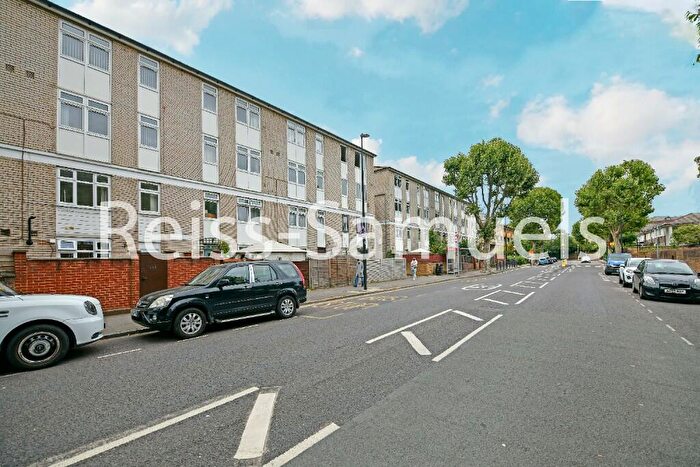 4 Bedroom Maisonette To Rent In Manchester Road, Isle Of Dogs, London, E14