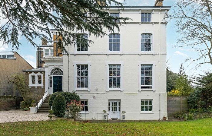 2 Bedroom Flat For Sale In Morden Road, London, SE3