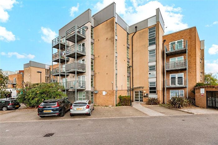 2 Bedroom Flat For Sale In Oldchurch Road, Romford, RM7