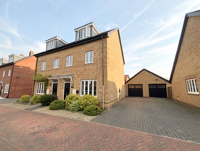 3 Bedroom Semi Detached House For Sale In Soundy Paddock, Biggleswade, SG18