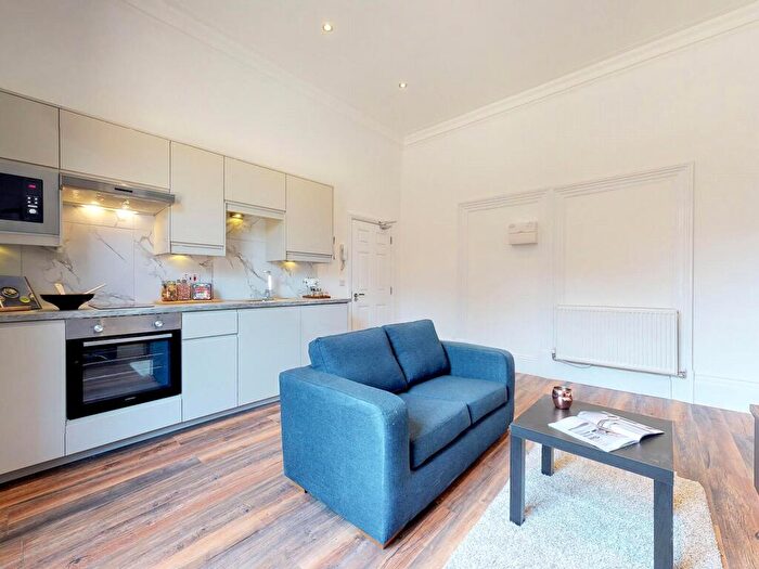 1 Bedroom Apartment To Rent In Apt, Clarendon Road #, LS2