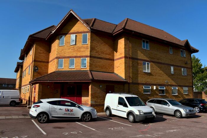 2 Bedroom Flat To Rent In Frobisher Road, Erith, Kent, DA8