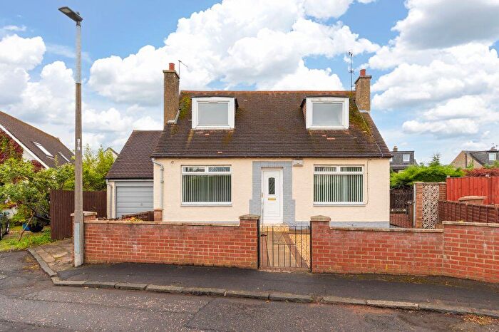 3 Bedroom Detached Bungalow For Sale In Roull Grove, Edinburgh, EH12