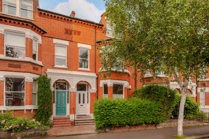 2 Bedroom Flat To Rent In Holmdene Avenue, Dulwich, SE24