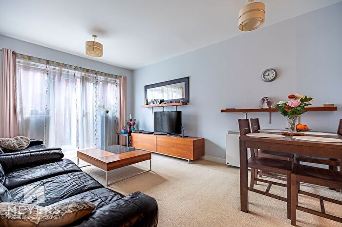 2 Bedroom Flat For Sale In Kingswood Place, - Norwich Avenue West, Westbourne, BH2