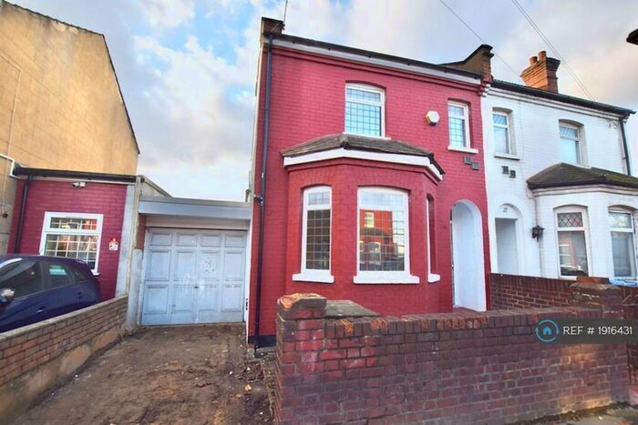 4 Bedroom Semi-Detached House To Rent In Woodheyes Road, London, NW10