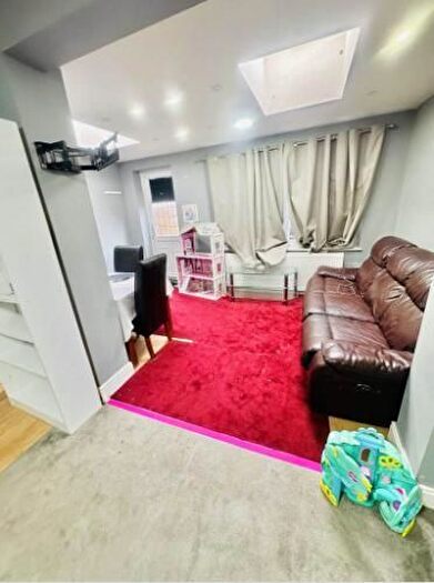Studio To Rent In Kilmartin Way, London, RM12