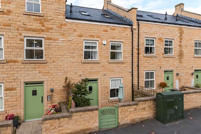 3 Bedroom Terraced House For Sale In Ilkley Road, Otley, LS21