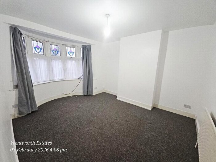 2 Bedroom Flat To Rent In South Park Road, Ilford, IG1