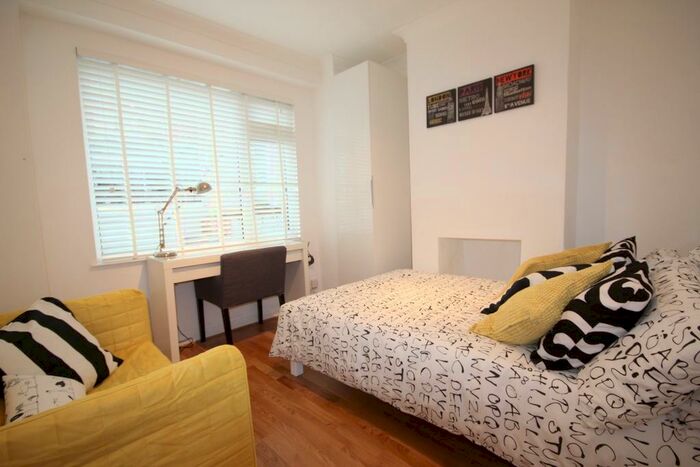 2 Bedroom Apartment To Rent In Milner Road, Brighton, BN2