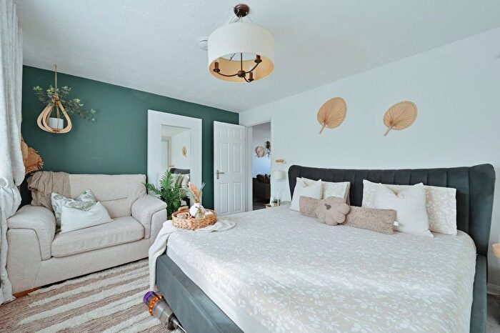 3 Bedroom Flat For Sale In Wilsmere Drive, Northolt, Northolt, UB5