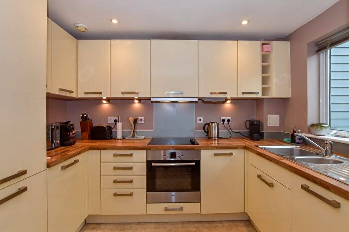 2 Bedroom Flat For Sale In Poynder Drive, Holborough Lakes, Kent, ME6