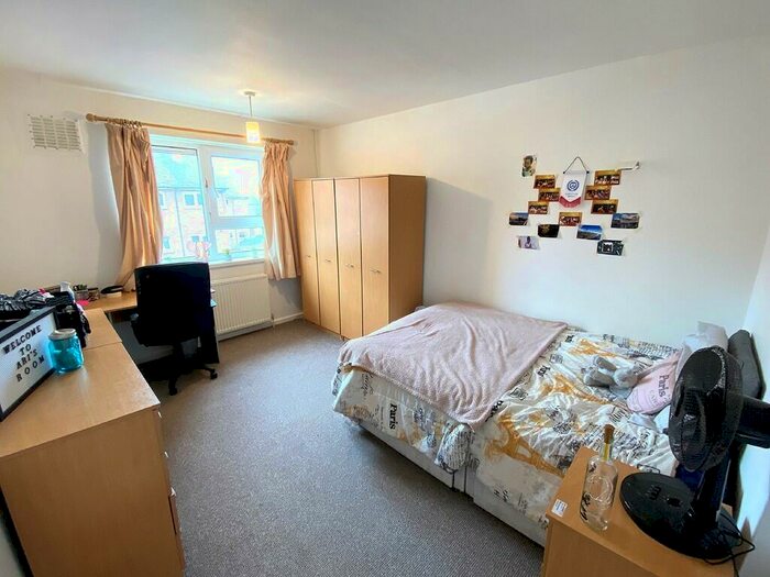 2 Bedroom Flat To Rent In Flint Street, Southsea, PO5