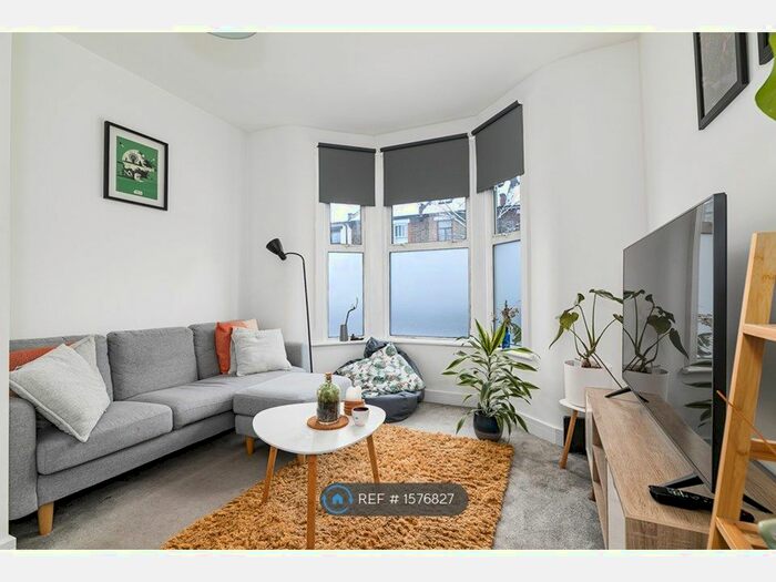 2 Bedroom Flat To Rent In Leyton, London, E11