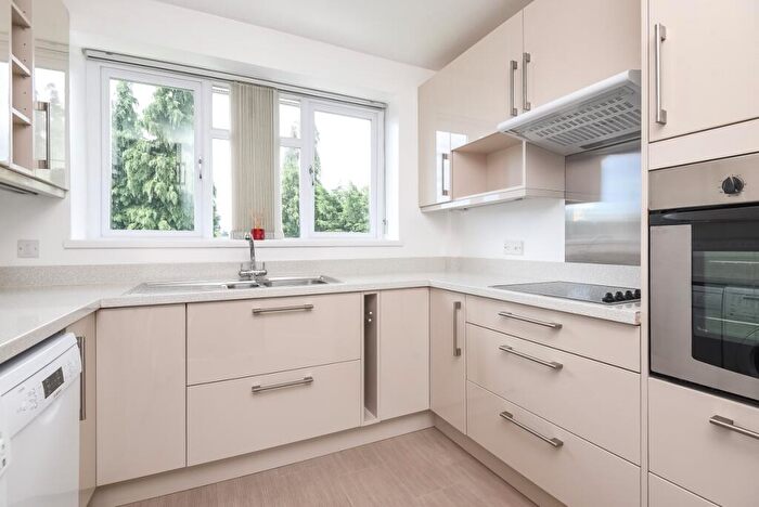 2 Bedroom Flat To Rent In Kingswood Road, Shortlands, Bromley, BR2