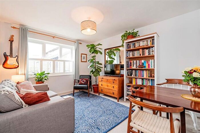 1 Bedroom Flat For Sale In St. Pauls Terrace, Walworth, SE17