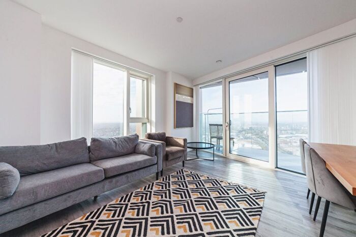 2 Bedroom Flat To Rent In Portal Way, North Acton, London, W3