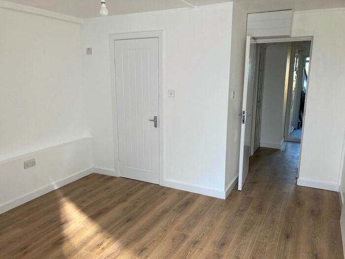 Studio To Rent In Shropshire Close, Croydon, CR4