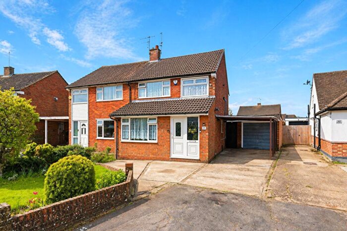 3 Bedroom Semi Detached House For Sale In The Crescent, Caddington, Luton, Bedfordshire, LU1