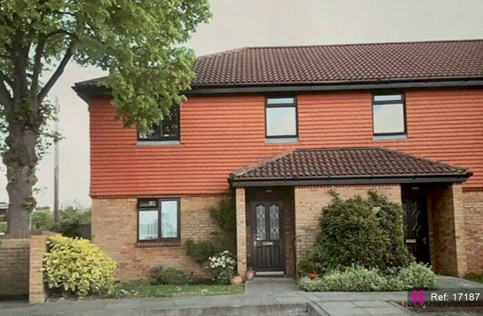 1 Bedroom Maisonette To Rent In Tanyard Close, Horsham, RH13