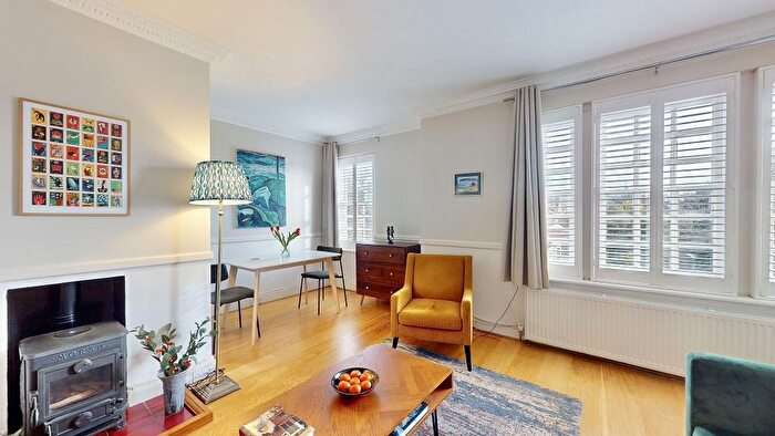 2 Bedroom Flat For Sale In Paradise Road, TW9