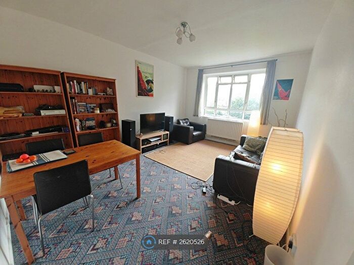 2 Bedroom Flat To Rent In Russell Court, London, SW16