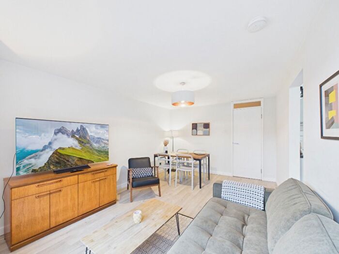 2 Bedroom Flat To Rent In Saunders Street, Stockbridge, Edinburgh, EH3